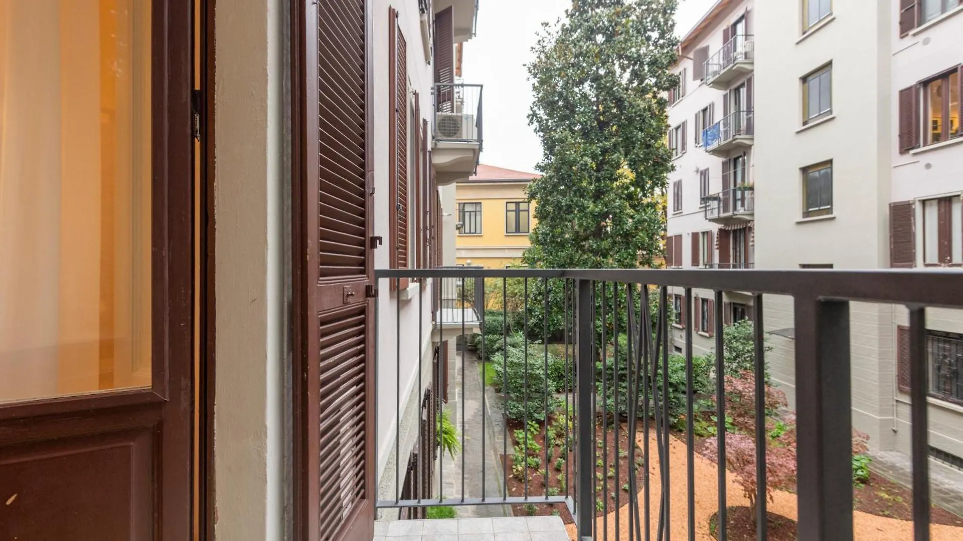 Ercole Ferrario 12 - Ampio E Luminoso Appartamento Milan